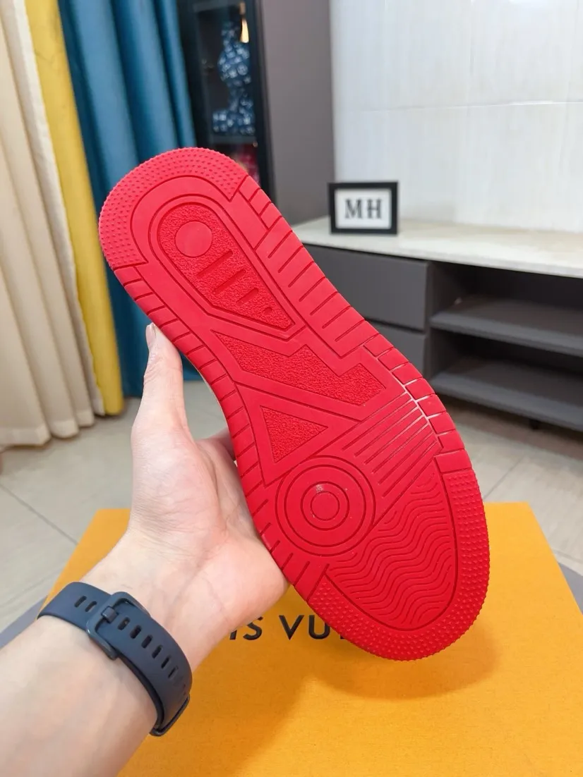 Men's shoes💰400🌹🌹[LV]🌹High-end men's shoes brand: Official website 1:1 Latest masterpiece: The upper is made of Italian imported first-layer cowhide with special materials➕Full genuine leather lining🔥, making walking more convenient and comfortable! Exclusive new style, stunning work [color]! Create a fashionable personality to set off your uniqueness! A must-have for trendy men! Classic🔥Number: 38-44